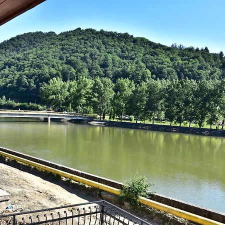 Hotel Ostrov Călimăneşti المظهر الخارجي الصورة
