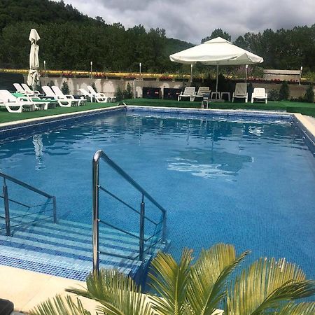 Hotel Ostrov Călimăneşti المظهر الخارجي الصورة