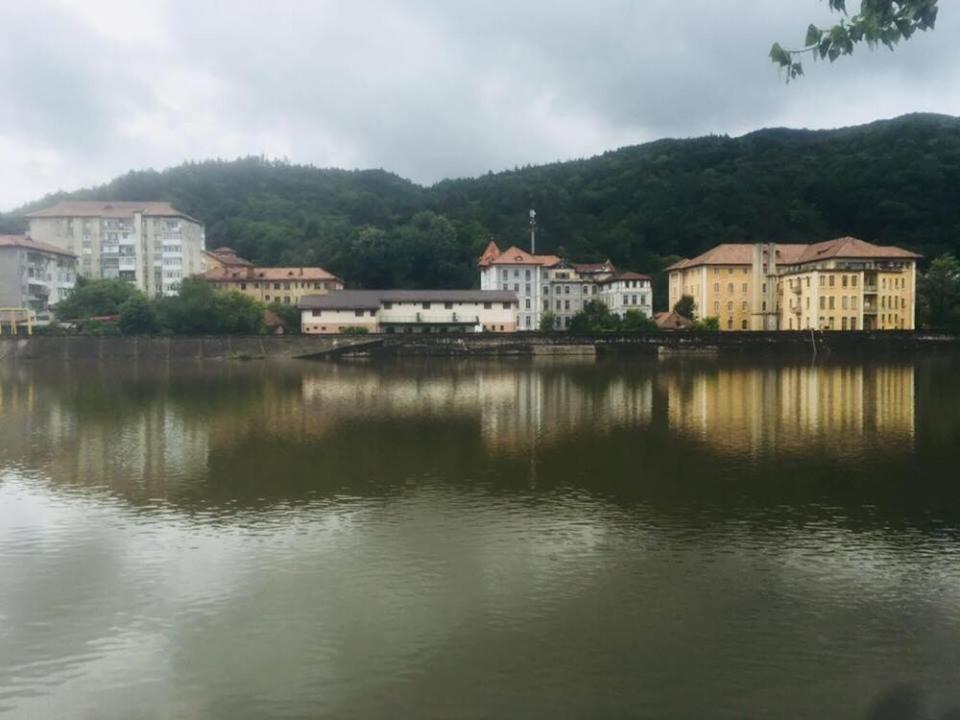 Hotel Ostrov Călimăneşti المظهر الخارجي الصورة