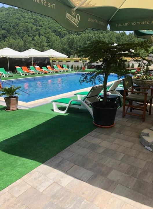 Hotel Ostrov Călimăneşti المظهر الخارجي الصورة
