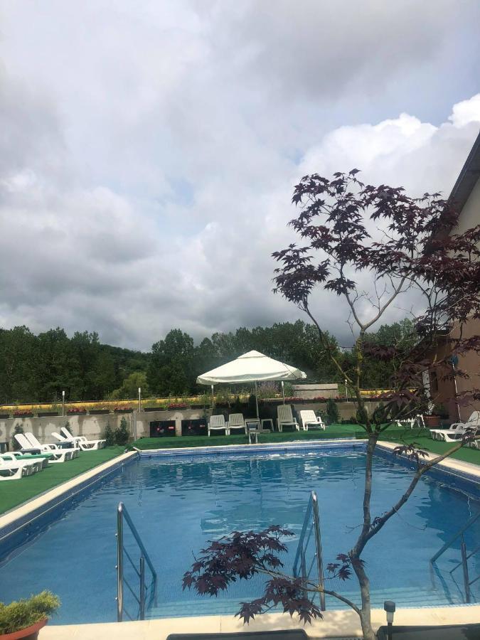 Hotel Ostrov Călimăneşti المظهر الخارجي الصورة
