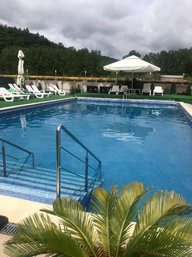 Hotel Ostrov Călimăneşti المظهر الخارجي الصورة
