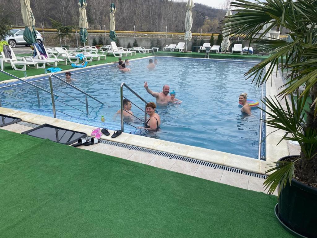 Hotel Ostrov Călimăneşti المظهر الخارجي الصورة