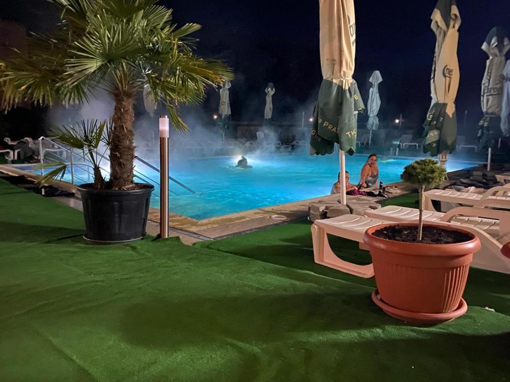 Hotel Ostrov Călimăneşti المظهر الخارجي الصورة